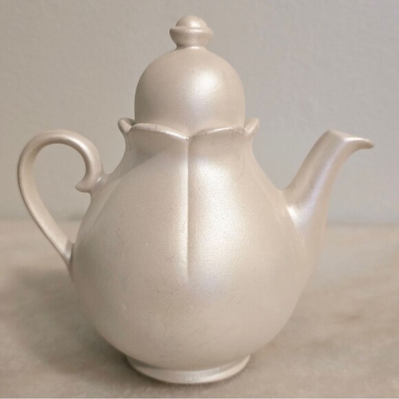 Berger Italy Fine Porcelain Pearl Ivory Pot Cruet with rhinestones - Picture 3 of 7